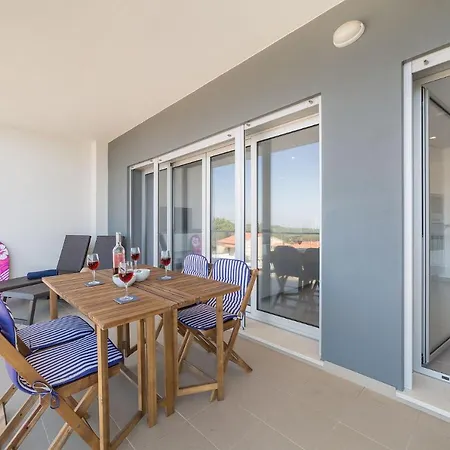 Apartment Muralha 2 - - By Sch *